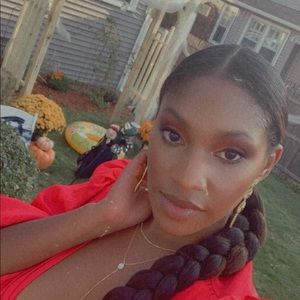 Meet your Posher, Selina